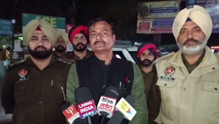 ਸਮਰਾਲਾ ਦੇ ਮੇਨ ਚੌਂਕ ਵਿੱਚ ਹਾਈਟੈਕ ਪੁਲਿਸ ਨਾਕਾ/ ਆਪਰੇਸ਼ਨ ਪ੍ਰਹਾਰ 2.0 ਤਹਿਤ 72 ਘੰਟਿਆਂ ਦੀ ਵਿਸ਼ੇਸ਼ ਕਾਰਵਾਈ