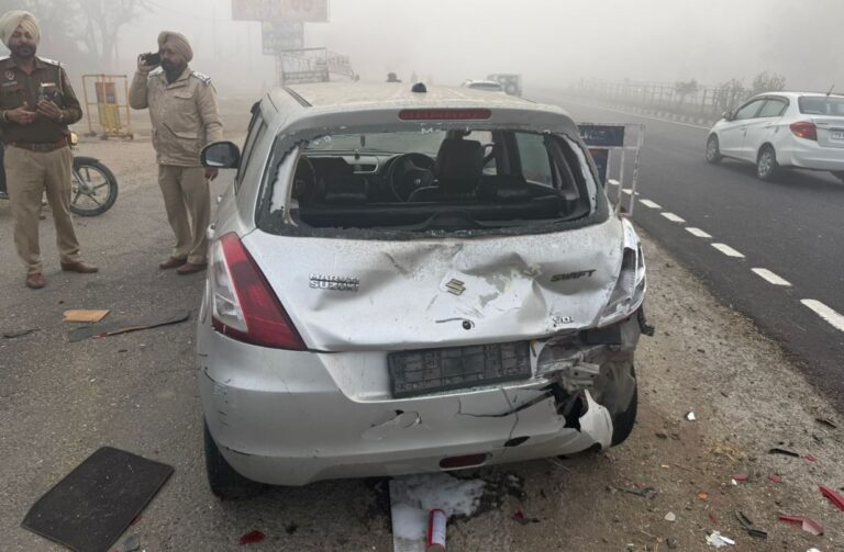 ਮੋਗਾ ’ਚ ਕਾਰ ਤੇ ਬੱਸ ਵਿਚਾਲੇ ਭਿਆਨਕ ਟੱਕਰ/ ਤਿੰਨ ਪੁਲਿਸ ਮੁਲਾਜ਼ਮ ਜ਼ਖਮੀ, ਕਾਰ ਦਾ ਭਾਰੀ ਨੁਕਸਾਨ