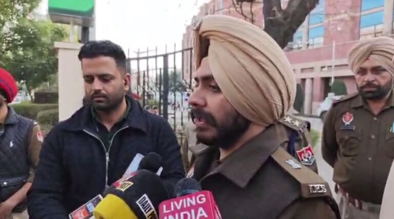 ਮੋਹਾਲੀ ਦੇ ਸਕੂਲਾਂ ਤੇ ਹਸਪਤਾਲ ਨੂੰ ਉਡਾਉਣ ਦੀ ਧਮਕੀ/ ਪੁਲਿਸ ਨੇ ਪ੍ਰਮੁੱਖ ਅਸਥਾਨਾਂ ਦੀ ਚੌਕਸੀ ਵਧਾਈ