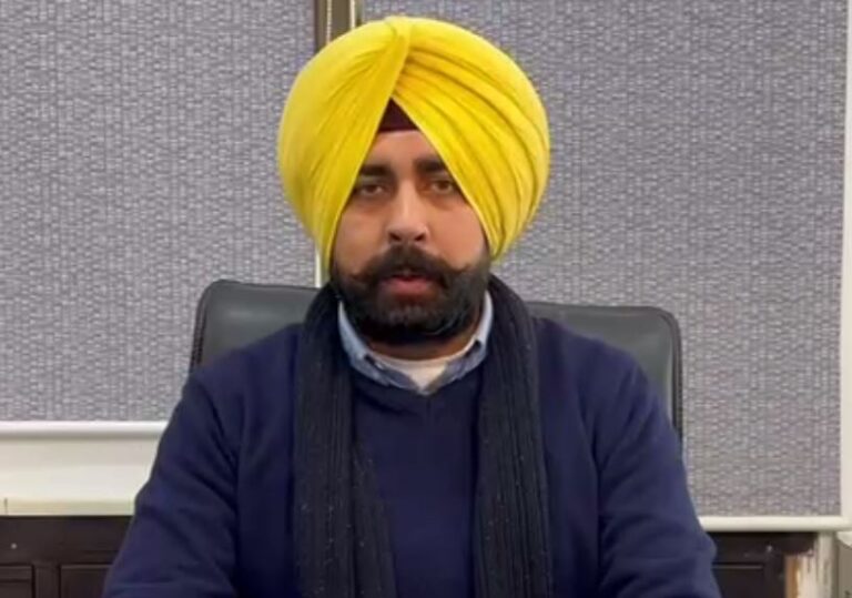 ਅਕਾਲੀ ਦਲ ਦਾ ਮਜੀਠੀਆ ਮਾਮਲੇ ’ਚ ਸਰਕਾਰ ’ਤੇ ਹਮਲਾ/ ਜ਼ਮਾਨਤ ਨੂੰ ਦੱਸਿਆ ਸੱਚਾਈ ਦੀ ਜਿੱਤ/ ਬੁਲਾਰਾ ਅਰਸ਼ਦੀਪ ਕਲੇਰ ਨੇ ਸਾਧੇ ਨਿਸ਼ਾਨੇ