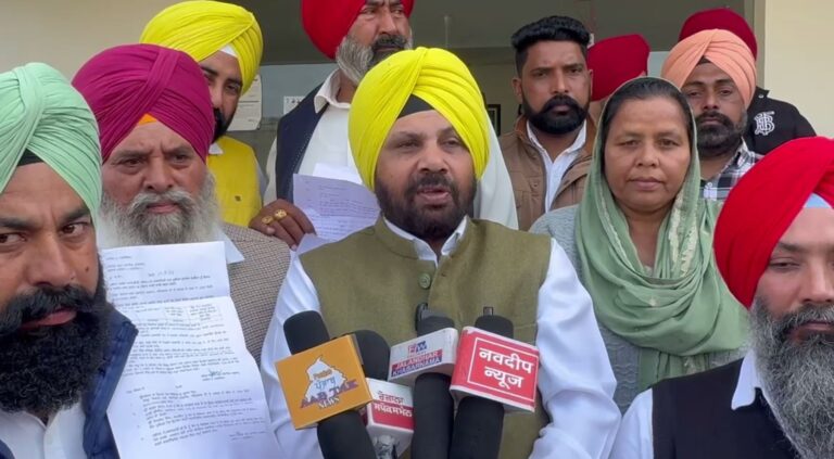 ਜੰਜਿਆਲਾ ਗੁਰੂ ਦੇ ਪਿੰਡਾਂ ਦੀਆਂ ਪੰਚਾਇਤਾਂ ਨੂੰ ਵੰਡੇ ਚੈੱਕ/ ਸਰਬ ਸੰਮਤੀ ਨਾਲ ਚੁਣੀਆਂ ਪੰਚਾਇਤਾਂ ਦੀ ਸਹਾਇਤਾ/ ਮੰਤਰੀ ਹਰਭਜਨ ਈਟੀਓ ਵੰਡੀ ਸਹਾਇਤਾ ਰਾਸ਼ੀ