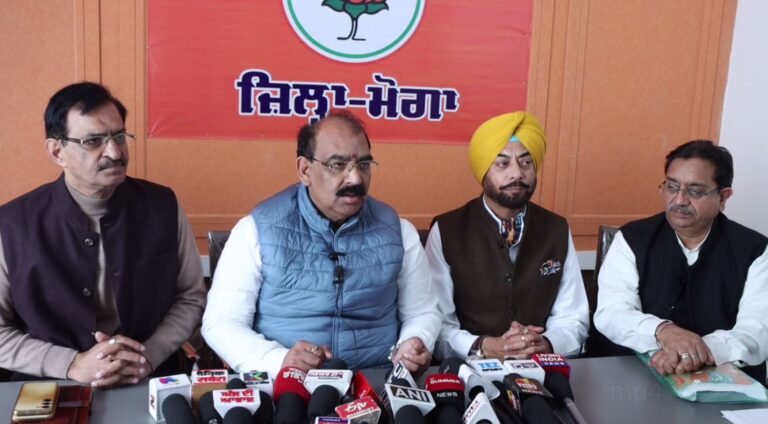 ਮੋਗਾ ਦਾ ਦੌਰਾ ਕਰਨ ਪਹੁੰਚੇ ਅਸ਼ਵਨੀ ਸ਼ਰਮਾ/ ਵਿਗੜਦੀ ਅਮਨ ਕਾਨੂੰਨ ਨੂੰ ਲੈ ਕੇ ਘੇਰੀ ਸਰਕਾਰ/  ਆਉਂਦੀਆਂ ਚੋਣਾਂ ਆਪਣੇ ਦਮ ’ਤੇ ਲੜਣ ਦਾ ਦਾਅਵਾ