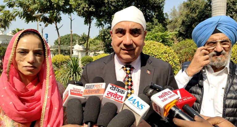 ਕੈਨੇਡੀਅਨ ਸਾਂਸਦ ਅਮਰਜੀਤ ਸਿੰਘ ਗਿੱਲ ਸ੍ਰੀ ਦਰਬਾਰ ਸਾਹਿਬ ਵਿਖੇ ਨਤਮਸਤਕ/ ਸਿੱਖੀ ਅਤੇ ਨੌਜਵਾਨਾਂ ਲਈ ਦਿੱਤਾ ਖ਼ਾਸ ਸੰਦੇਸ਼