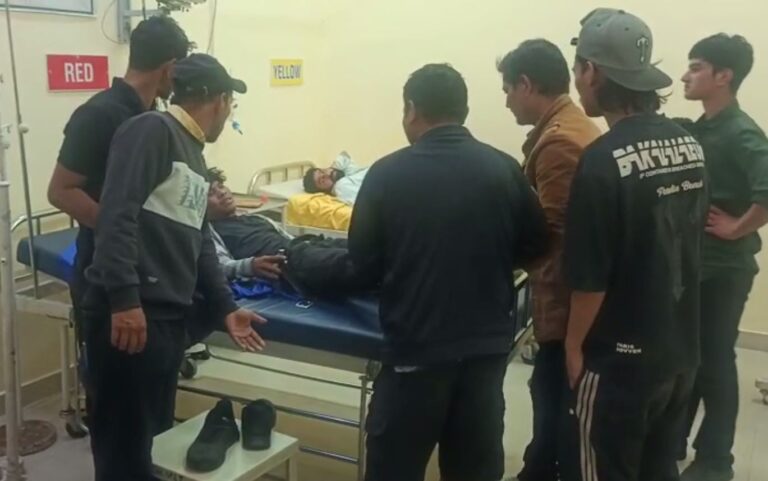 ਮਲੋਟ ’ਚ ਆਟੋ ਤੇ ਕਾਰ ਦੀ ਟੱਕਰ ਚ 11 ਜ਼ਖਮੀ/ ਮਲੋਟ-ਬਠਿੰਡਾ ਕੌਮੀ ਮਾਰਗ ਦੀ ਘਟਨਾ