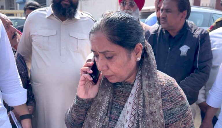 ਮਲੋਟ ਦੀਆਂ ਨਾਜਾਇਜ਼ ਕਾਲੋਨੀਆਂ ਤੋਂ ਮੰਤਰੀ ਨਾਰਾਜ਼/ ਡਾ. ਬਲਜੀਤ ਕੌਰ ਵੱਲੋਂ ਰਜਿਸਟਰੀਆਂ ਰੋਕਣ ਦੇ ਹੁਕਮ/ ਏਡੀਸੀ ਨੂੰ ਲਾਇਆ ਫੋਨ