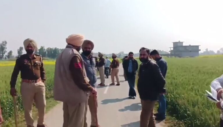 ਗੁਰਦਾਸਪੁਰ ’ਚ ਬੇਰੰਗ ਪਰਤੇ ਕਬਜ਼ਾ ਛੁਡਾਉਣ ਆਏ ਅਧਿਕਾਰੀ/  ਅਦਾਲਤੀ ਹੁਕਮਾਂ ਤਹਿਤ ਦੂਜੀ ਵਾਰ ਕੀਤੀ ਸੀ ਕੋਸ਼ਿਸ਼