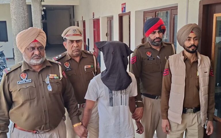 ਫਰੀਦਕੋਟ ਪੁਲਿਸ ਵੱਲੋਂ ਫਿਰੌਤੀ ਮੰਗਣ ਦਾ ਦੋਸ਼ੀ ਮੁੰਬਈ ਤੋਂ ਕਾਬੂ/ 5 ਲੱਖ ਮੰਗੀ ਸੀ ਫਿਰੌਤੀ, ਮਾਂ ਨੂੰ ਵੀ ਕੀਤਾ ਨਾਮਜ਼ਦ/ ਇਸਟਾਗ੍ਰਾਮ ਜ਼ਰੀਏ ਦੇ ਰਿਹਾ ਸੀ ਧਮਕੀਆਂ