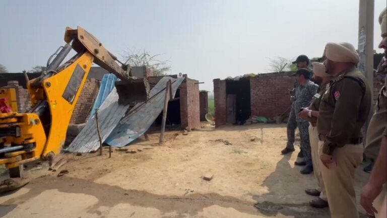 ਸੰਗਰੂਰ ਦੇ ਪਿੰਡ ਹਰਿਆਊ ’ਚ ਚੱਲਿਆ ਪੀਲਾ ਪੰਜਾ/ ਨਸ਼ਿਆਂ ਦੀ ਕਮਾਈ ਨਾਲ ਕੀਤੀ ਸੀ ਨਾਜਾਇਜ਼ ਉਸਾਰੀ