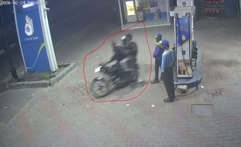 ਪਟਿਆਲਾ ’ਚ ਪੈਟਰੋਲ ਪੰਪ ਲੁੱਟਣ ਦੀ ਕੋਸ਼ਿਸ਼/ ਪਹਿਲਾਂ ਰਾਹਗੀਰ ਤੋਂ ਖੋਹਿਆ ਮੋਬਾਈਲ ਖੋਹ/ ਪੁਲਿਸ ਕੋਲ ਸ਼ਿਕਾਇਤ ਦੇ ਕੇ ਮੰਗੀ ਕਾਰਵਾਈ