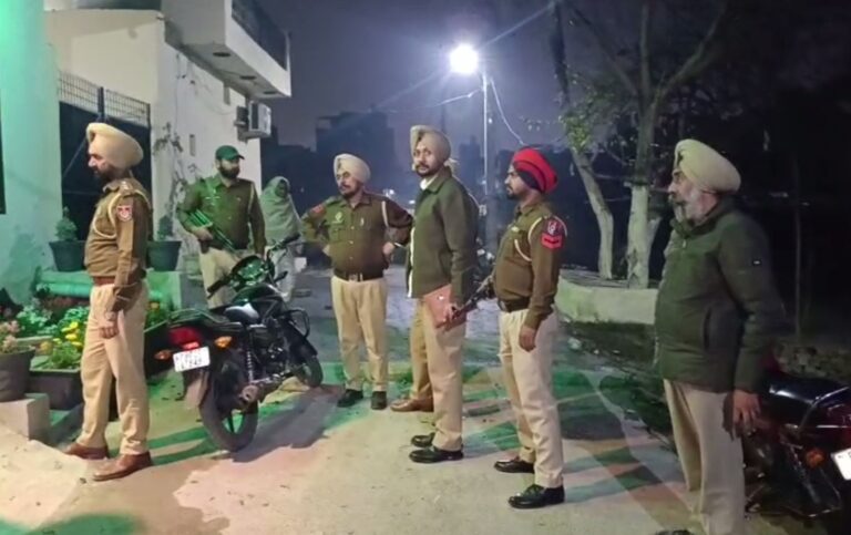 ਅੰਮ੍ਰਿਤਸਰ ਦੇ 88 ਫੁੱਟ ਰੋਡ ’ਤੇ ਭਿੱੜੀਆਂ ਦੋ ਧਿਰਾਂ/ ਦੋ ਧਿਰਾਂ ਵਿਚਾਲੇ ਕੁੱਟਮਾਰ ਦੀ ਵੀਡੀਓ ਵਾਇਰਲ/ ਪੁਲਿਸ ਕਰ ਰਹੀ ਜਾਂਚ