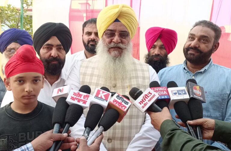 ਮੋਗਾ ਵਿਖੇ ਕੈਨੇਡੀਅਨ ਸਾਂਸਦ ਗਿੱਲ ਦਾ ਸਵਾਗਤ/ ਕੈਨੇਡਾ ’ਚ ਚੋਣ ਜਿੱਤਣ ਤੋਂ ਬਾਅਦ ਪਾਈ ਮੋਗਾ ਫੇਰੀ/ ਸਿਰੋਪਾਓ ਪਾ ਕੇ ਕੀਤਾ ਗਿਆ ਸਵਾਗਤ