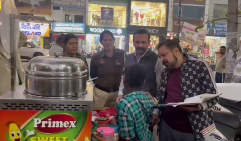 ਗੁਰਦਾਸਪੁਰ ਲੇਬਰ ਵਿਭਾਗ ਦਾ ਬਾਲ ਮਜ਼ਦੂਰੀ ਖਿਲਾਫ ਐਕਸ਼ਨ/ ਬੱਚਿਆਂ ਤੋਂ ਕੰਮ ਕਰਵਾ ਰਿਹਾ ਸੀ ਠੇਕੇਦਾਰ/ ਦੋ ਬੱਚਿਆਂ ਦਾ ਰੈਸਕਿਊ ਕਰ ਕੇ ਜਾਂਚ ਕੀਤੀ ਸ਼ੁਰੂ