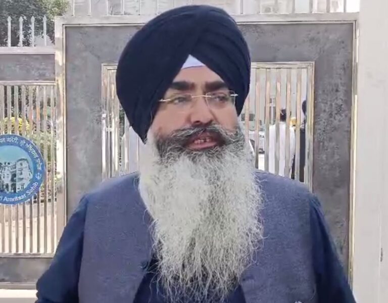 ਸ਼੍ਰੋਮਣੀ ਕਮੇਟੀ ਦੇ ਮੁਲਾਜ਼ਮਾਂ ਨੂੰ ਵਰਦੀ ਨੂੰ ਲੈ ਕੇ ਹੁਕਮ/  ਰਵਾਇਤੀ ਪਹਿਰਾਵਾਂ ਪਾ ਕੇ ਆਉਣ ਦੀ ਹਦਾਇਤ/ ਪੈਂਟ-ਸ਼ਰਟ ਦੀ ਮਨਾਹੀ, ਪਜਾਮਾ-ਕੁੜਤਾ ਪਾਉਣ ਲਈ ਕਿਹਾ