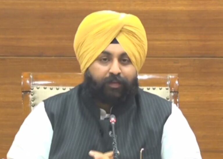 ਸਿੱਖਿਆ ਨੂੰ ਲੈ ਕੇ ਮੰਤਰੀ ਹਰਜੋਤ ਬੈਂਸ ਦਾ ਵੱਡਾ ਐਲਾਨ/ 400 ਦੀ ਲਾਗਤ ਨਾਲ ਆਵੇਗੀ ਡਿਜੀਟਲ ਕ੍ਰਾਂਤੀ/ ਸਕੂਲਾਂ ਨੂੰ ਅਧੁਨਿਕ ਕੰਪਿਊਟਰਾਂ ਨਾਲ ਲੈਸ ਕਰੇਗੀ ਸਰਕਾਰ