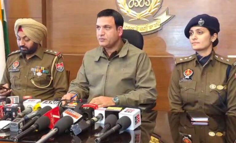 ਮੋਹਾਲੀ ਪੁਲਿਸ ਦਾ ਡਕੋਲੀ ਫਾਇਰਿੰਗ ਮਾਮਲੇ ’ਚ ਐਕਸ਼ਨ/ ਗੋਲੀ ਚਲਾਉਣ ਵਾਲੇ ਨੂੰ ਕੀਤਾ ਗ੍ਰਿਫਤਾਰ