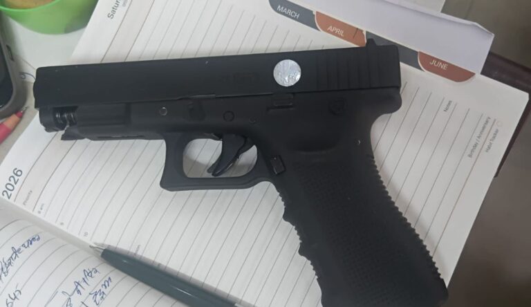 ਜਲੰਧਰ ’ਚ ਟਰੈਵਲ ਏਜੰਟ ਨਾਲ ਲੁੱਟ/ ਪਿਸਟਲ ਦਿਖਾ ਕੇ 600 ਯੂਰੋ ਖੋਹ ਕੇ ਫਰਾਰ/ ਫੜਣ ਦੀ ਕੋਸ਼ਿਸ਼ ਦੌਰਾਨ ਪਿਸਟਲ ਛੱਡ ਭੱਜਿਆ ਲੁਟੇਰਾ