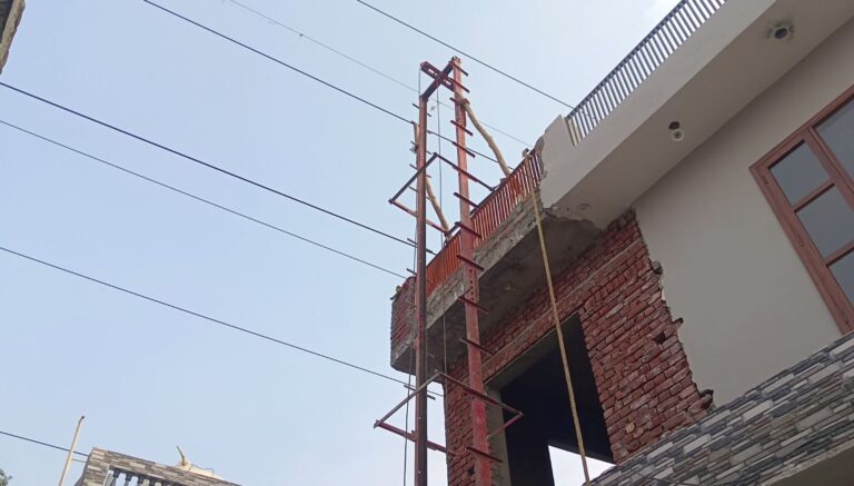 ਲੁਧਿਆਣਾ ’ਚ ਹਾਈਵੋਲਟੇਜ਼ ਤਾਰਾਂ ’ਚ ਧਮਾਕਾ/ ਲੈਂਟਰ ਪਾਉਣ ਦੌਰਾਨ ਟਕਰਾਈ ਪਾਈਪ/ ਦੋ ਜ਼ਖਮੀ, ਮੀਟਰਾਂ ਦਾ ਹੋਇਆ ਨੁਕਸਾਨ