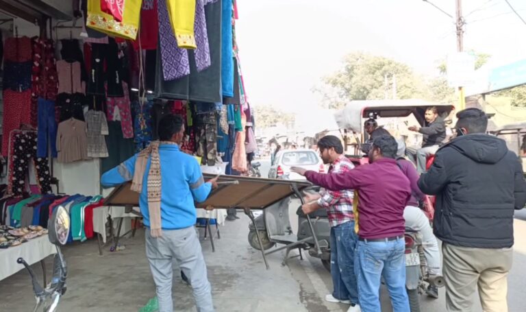 ਮੋਗਾ ਪੁਲਿਸ ਦੀ ਨਾਜਾਇਜ਼ ਕਬਜਿਆਂ ’ਤੇ ਕਾਰਵਾਈ/ ਨਗਰ ਨਿਗਮ ਦੀ ਮਦਦ ਨਾਲ ਹਟਾਏ ਨਾਜਾਇਜ਼ ਕਬਜ਼ੇ