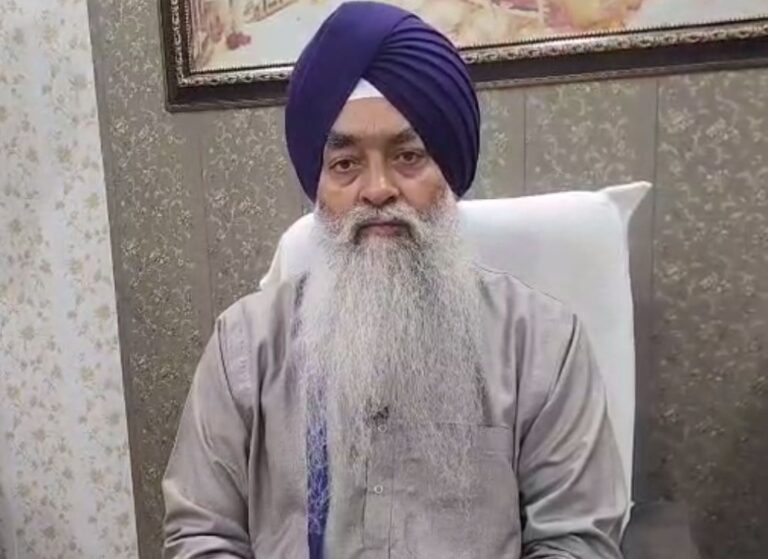 ਸ੍ਰੀ ਦਰਬਾਰ ਸਾਹਿਬ ਦੀ ਪਰਿਕਰਮਾ ਦੀ ਵੀਡੀਓ ਵਾਇਰਲ/ ਹੈੱਡ ਗ੍ਰੰਥੀ ਗਿਆਨੀ ਰਘਬੀਰ ਸਿੰਘ ਵੱਲੋਂ ਸਖਤ ਨਿੰਦਾ