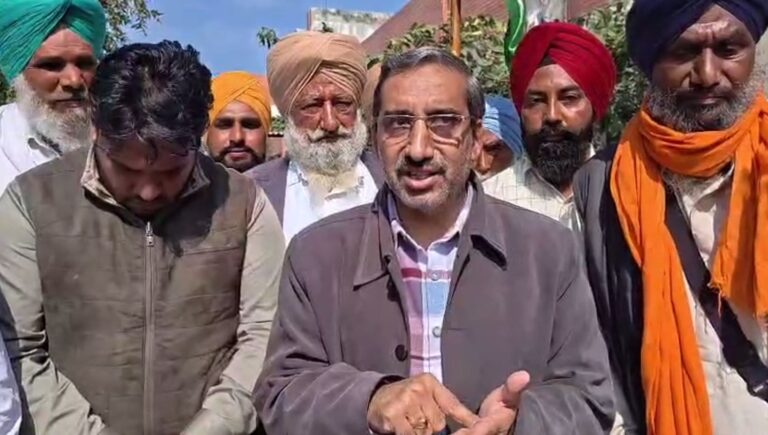 ਖਡੂਰ ਸਾਹਿਬ ਐਸਡੀਐਮ ਨੂੰ ਮਿਲੇ ਹੜ੍ਹ ਪੀੜਤ ਕਿਸਾਨ/ ਨੁਕਸਾਨ ਦਾ ਮੁਆਵਜ਼ਾ ਛੇਤੀ ਦੇਣ ਦੀ ਮੰਗ/ ਐਸਡੀਐਮ ਵੱਲੋਂ ਮੰਗਾਂ ਮੰਨਣ ਦਾ ਭਰੋਸਾ