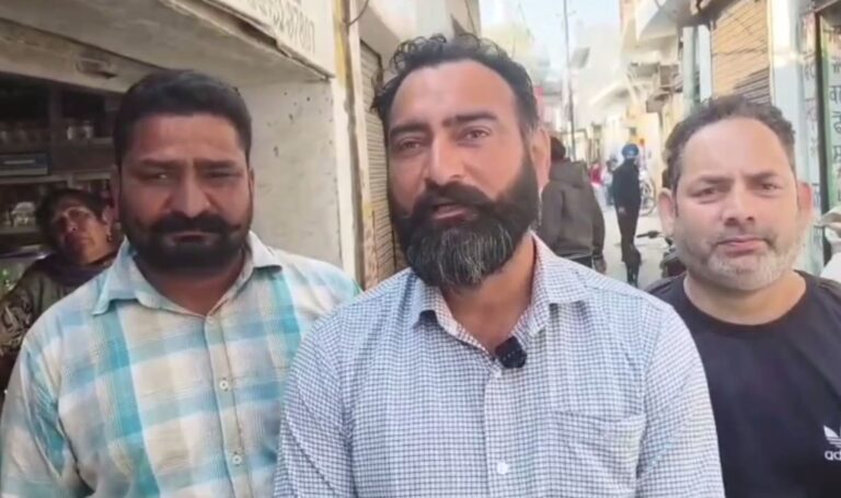 ਬਟਾਲਾ ਦੇ ਪਿੰਡ ਸ਼ਾਹਪੁਰ ਸਾਜਨ ’ਚ ਬੇਕਰੀ ’ਚੋਂ ਚੋਰੀ/  ਛੱਤ ਪਾੜ ਕੇ 45 ਹਜ਼ਾਰ ਚੋਰੀ ਕਰ ਕੇ ਚੋਰ ਫਰਾਰ