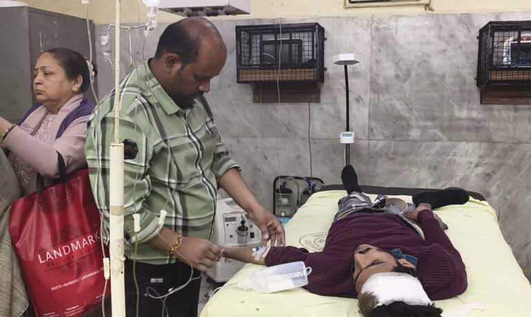 ਪਠਾਨਕੋਟ ’ਚ ਜੋੜੇ ਨੇ ਕਾਇਮ ਕੀਤੀ ਮਨੁੱਖਤਾ ਦੀ ਮਿਸਾਲ/ ਸੜਕ ਹਾਦਸੇ ਚ ਜ਼ਖਮੀ ਨੂੰ ਪਹੁੰਚਾਇਆ ਹਸਪਤਾਲ/ ਸਮੇਂ ਸਿਰ ਸਹਾਇਤਾ ਮਿਲਣ ਕਾਰਨ ਬਚੀ ਜਾਨ