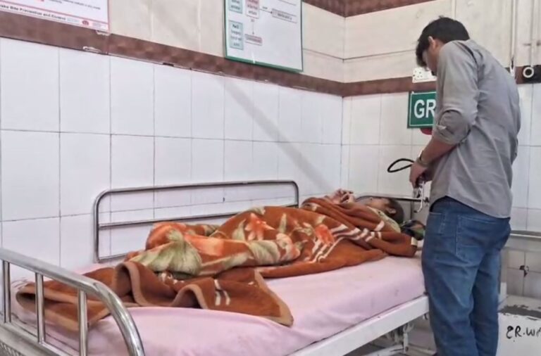 ਫਰੀਦਕੋਟ ’ਚ ਦਲਿਤ ਵਿਦਿਆਰਥਣ ਨੂੰ ਅਗਵਾ ਦੀ ਕੋਸ਼ਿਸ਼/ ਸਕੂਲ ਗੇਟ ਅੱਗੇ ਕੀਤੀ ਕੁੱਟਮਾਰ ਤੇ ਖਿੱਚਧੂਹ/ ਲੋਕਾਂ ਦੇ ਇਕੱਠਾ ਹੋਣ ਤੇ ਮੁਲਜ਼ਮ ਫਰਾਰ