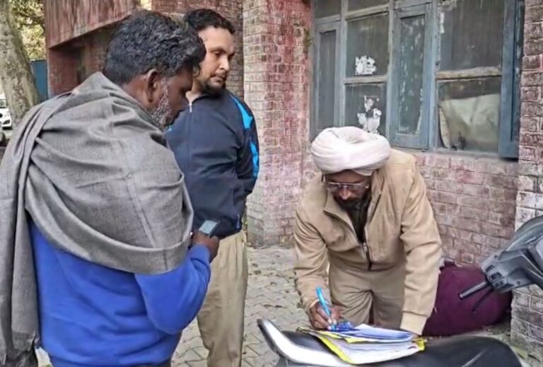 ਜਲੰਧਰ ਦੇ ਨੂਰਪੁਰ ’ਚ ਸਖਸ਼ ਵੱਲੋਂ ਖੁਦਕੁਸ਼ੀ/ ਲਾਸ਼ ਕੋਲ ਪਈ ਮਿਲੀ ਸ਼ਰਾਬ ਦੀ ਬੋਤਲ/ ਪੁਲਿਸ ਨੇ ਲਾਸ਼ ਸਿਵਲ ਹਸਪਤਾਲ ਭੇਜ ਕੇ ਜਾਂਚ ਆਰੰਭੀ