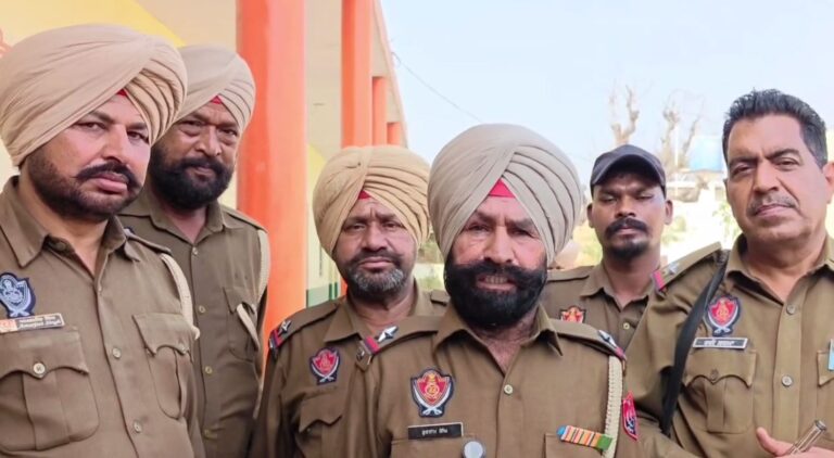 ਤਰਨ ਤਾਰਨ ਦੇ ਪਿੰਡ ਦੇ ਸਕੂਲ ਡਿੱਗਾ ਸ਼ੱਕੀ ਪੈਕੇਟ/ ਪਿਸਟਲ, ਮੈਗਜ਼ੀਨ ਤੇ 3 ਜਿੰਦਾ ਰੌਂਦ ਬਰਾਮਦ/ ਪਾਕਿਸਤਾਨੀ ਡਰੋਨ ਰਾਹੀਂ ਸੁੱਟੇ ਜਾਣ ਦਾ ਸ਼ੱਕ