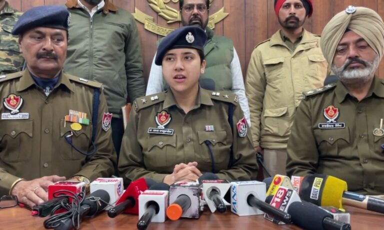 ਖੰਨਾ ਪੁਲਿਸ ਵੱਲੋਂ ਗੋਲੀਬਾਰੀ ਦੀ ਮੁਲਜ਼ਮ ਕਾਬੂ/ ਕੱਪੜਾ ਵਪਾਰੀ ਦੇ ਘਰ ਅੱਗੇ ਕੀਤੀ ਸੀ ਫਾਇਰਿੰਗ/ ਸਾਲ ਪਹਿਲਾਂ ਵਾਪਰੀ ਵਾਰਦਾਤ ’ਚ ਸ਼ਾਮਲ ਸੀ ਮੁਲਜ਼ਮ