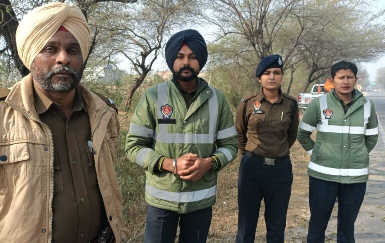 ਫਾਜਿਲਕਾ ਦੇ ਪੁਲਿਸ ਮੁਲਾਜ਼ਮਾਂ ਦੀ ਗੱਡੀ ਨੂੰ ਹਾਦਸਾ/ ਦੋ ਪੁਲਿਸ ਮੁਲਾਜ਼ਮ ਸਮੇਤ 3 ਹੋਰ ਜ਼ਖਮੀ
