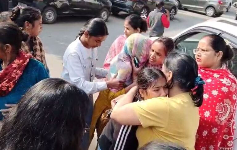 ਚੰਡੀਗੜ੍ਹ ’ਚ ਲੜਕੀ ਦਾ ਚਾਕੂ ਮਾਰ ਕੇ ਕਤਲ/ ਸੈਕਟਰ-36 ਦੇ ਪਾਰਕ ਦੀ ਘਟਨਾ/ ਮੁਲਜਮ ਮੌਕੇ ਤੋਂ ਫਰਾਰ, ਪੁਲਿਸ ਕਰ ਰਹੀ ਭਾਲ