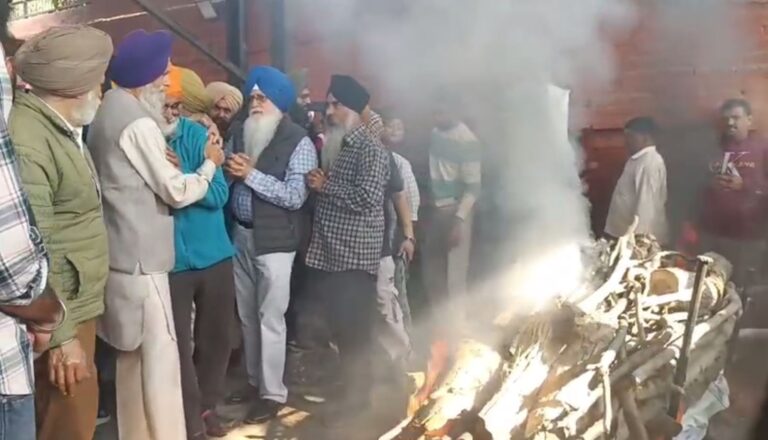 ਅੰਮ੍ਰਿਤਸਰ ’ਚ ਹੋਇਆ ਕੈਪਟਨ ਸਵਰਾਜਦੀਪ ਸਿੰਘ ਦਾ ਸਸਕਾਰ/  ਝਾਰਖੰਡ ‘ਚ ਏਅਰ ਐਬੂਲੈਂਸ ਹਾਦਸੇ ਦੌਰਾਨ ਹੋਈ ਸੀ ਮੌਤ