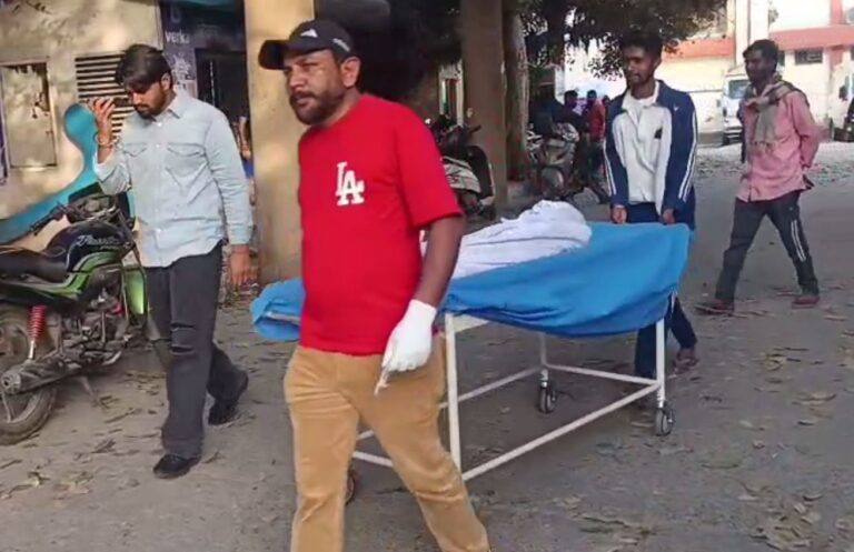 ਸੁਲਤਾਨਪੁਰ ਲੋਧੀ ’ਚ ਆਵਾਰਾ ਕੁੱਤਿਆਂ ਨੇ ਨੋਚਿਆ ਮਾਸੂਮ/ ਹਸਪਤਾਲ ’ਚ ਇਲਾਜ਼ ਦੌਰਾਨ ਹੋਈ ਮੌਤ/ ਪਿੰਡ ਗਿੱਲਾਂ ਦੀ ਘਟਨਾ, ਪਿਤਾ ਨਾਲ ਖੇਤ ਗਿਆ ਸੀ ਬੱਚਾ