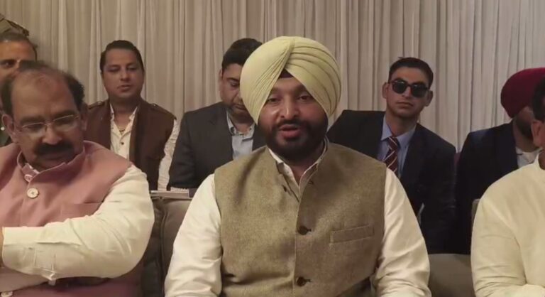 ਪਠਾਨਕੋਟ ਵਾਸੀਆਂ ਨੂੰ ਰਵਨੀਤ ਬਿੱਟੂ ਦਾ ਤੋਹਫਾ/ ਸ਼ਹਿਰ ਤੋਂ ਨੈਰੋਗੇਟ ਟਰੇਨ ਦੀ ਕੀਤੀ ਸ਼ੁਰੂਆਤ/ ਟਰੈਫਿਕ ਸਮੱਸਿਆ ਤੋਂ ਮਿਲੇਗੀ ਵੱਡੀ ਰਾਹਤ