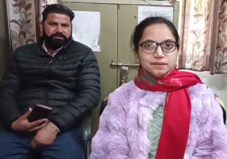 ਖਡੂਰ ਸਾਹਿਬ ’ਚ ਦਫਤਰ ਜਾਂਦੀ ਮਹਿਲਾ ਨਾਲ ਖੋਹ/ ਮਹਿਲਾ ਮੁਲਾਜਮ ਦਾ ਪਰਸ ਖੋਹ ਕੇ ਲੁਟੇਰੇ ਫਰਾਰ