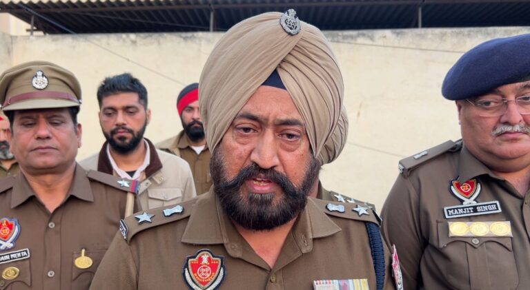 ਫਿਰੋਜ਼ਪੁਰ ਪੁਲਿਸ ਵੱਲੋਂ ਲੁਟੇਰਾ ਗਰੋਹ ਦਾ ਪਰਦਾਫਾਸ਼/ 7 ਮੁਕੱਦਮਿਆਂ ’ਚ ਲੋੜੀਂਦੇ 21 ਮੁਲਜ਼ਮ ਗ੍ਰਿਫਤਾਰ/ 31 ਵਾਹਨ, 90 ਮੋਬਾਈਲ ਫੋਨ, ਗਹਿਣੇ ਤੇ ਨਕਦੀ ਬਰਾਮਦ