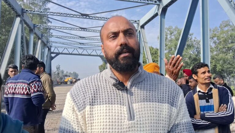 ਦੀਨਾਨਗਰ ਹਲਕਾ ਵਾਸੀਆਂ ਨੂੰ ਮਿਲੀ ਵੱਡੀ ਰਾਹਤ/ ਅਰਸੇ ਤੋਂ ਲਟਕੇ ਨਹਿਰ ਦੇ ਪੁੱਲ ਦਾ ਕੰਮ ਸ਼ੁਰੂ/ ਹਲਕਾ ਇੰਚਾਰਜ ਨੇ ਲਿਆ ਕੰਮ ਦਾ ਜਾਇਜ਼ਾ