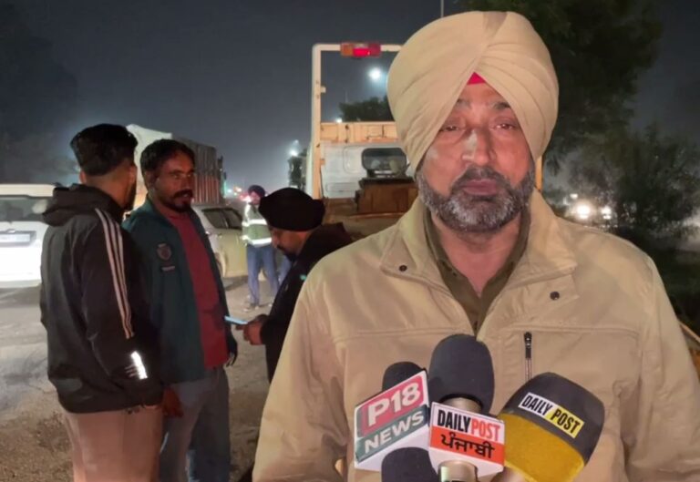 ਖੰਨਾ ’ਚ ਤਿੰਨ ਵਾਹਨਾਂ ਦੀ ਆਪਸੀ ਟੱਕਰ/ ਸੜਕ ਵਿਚਕਾਰ ਖੜੇ ਟਰੱਕ ਕਾਰਨ ਹਾਦਸਾ