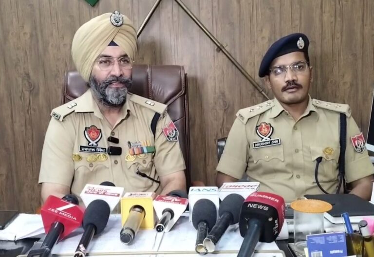 ਅੰਮ੍ਰਿਤਸਰ ਪੁਲਿਸ ਨੇ ਸੁਲਝਾਇਆ ਡਕੈਤੀ ਮਾਮਲਾ/ ਘਟਨਾ ’ਚ ਸ਼ਾਮਲ ਤਿੰਨ ਮੁਲਜ਼ਮਾਂ ਨੂੰ ਕੀਤਾ ਗ੍ਰਿਫਤਾਰ/ ਖੋਹ ਕੀਤੀ ਨਕਦੀ, ਫੋਨ ਤੇ ਮੋਟਰ ਸਾਇਕਲ ਬਰਾਮਦ