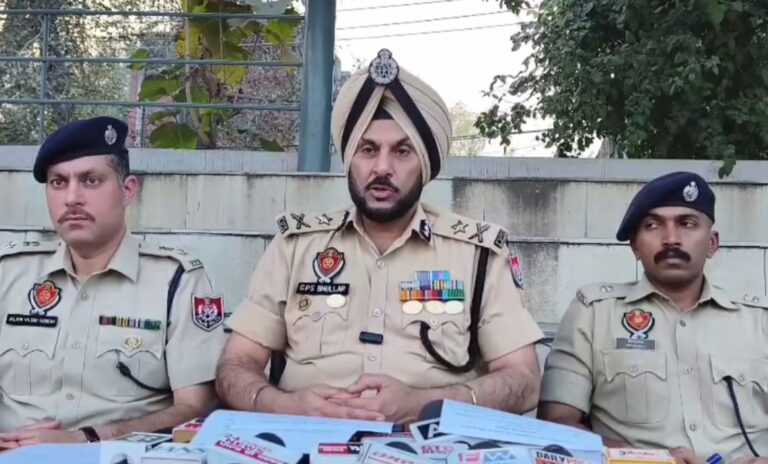 ਅੰਮ੍ਰਿਤਸਰ ਪੁਲਿਸ ਨੇ ਸੁਲਝਾਇਆ ਫਾਇਰਿੰਗ ਮਾਮਲਾ/ ਝੂਠੀ ਨਿਕਲੀ ਕੌਂਸਲਰ ਦੇ ਘਰ ਤੇ ਫਾਇਰੰਗ ਦੀ ਕਹਾਣੀ/ ਪੁਲਿਸ ਨੇ 5 ਦੋਸ਼ੀਆਂ ਨੂੰ ਹਥਿਆਰ ਸਮੇਤ ਕੀਤਾ ਕਾਬੂ