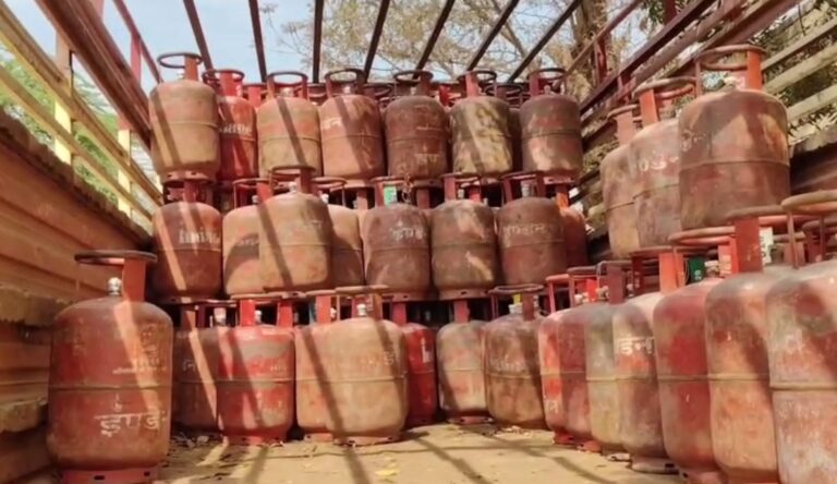 ਫਾਜਿਲਕਾ ਦੇ ਕਾਬੋਬਾਰੀ ਗੈਸ ਕਿੱਲਤ ਤੋਂ ਪ੍ਰੇਸ਼ਾਨ/ ਹੋਟਲਾਂ, ਢਾਬਿਆਂ ਤੇ ਦੁਕਾਨਾਂ ’ਤੇ ਗੇਸ ਦੀ ਕਿੱਲਤ/ ਸਤਾ ਰਹੀ ਕਾਰੋਬਾਰ ਪ੍ਰਭਾਵਿਤ ਹੋਣ ਦੀ ਚਿੰਤਾ