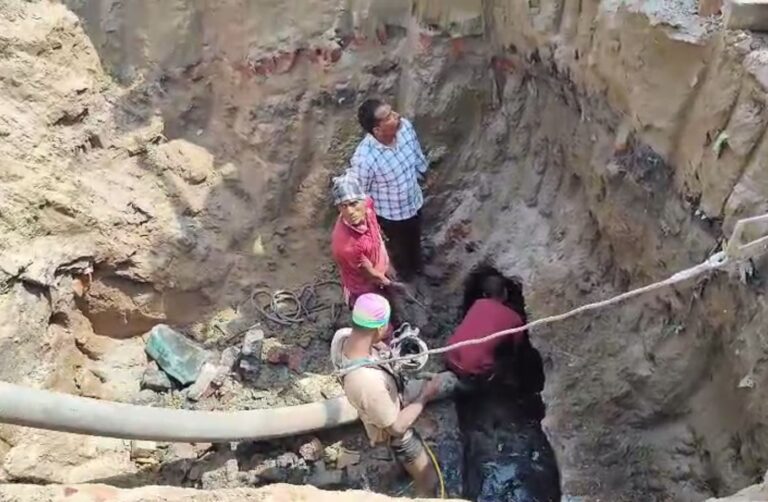 ਮੁਕਤਸਰ ’ਚ ਸੀਵਰੇਜ ਲਾਈਨ ’ਚ ਨੌਜਵਾਨ ਲਾਪਤਾ/ ਸੀਵਰ ਦੀ ਸਫਾਈ ਕਰਨ ਦੌਰਾਨ ਵਾਪਰਿਆ ਹਾਦਸਾ/ ਮਜਦੂਰ ਆਗੂਆਂ ਨੇ ਮੰਗੀ ਨਿਰਪੱਖ ਜਾਂਚ