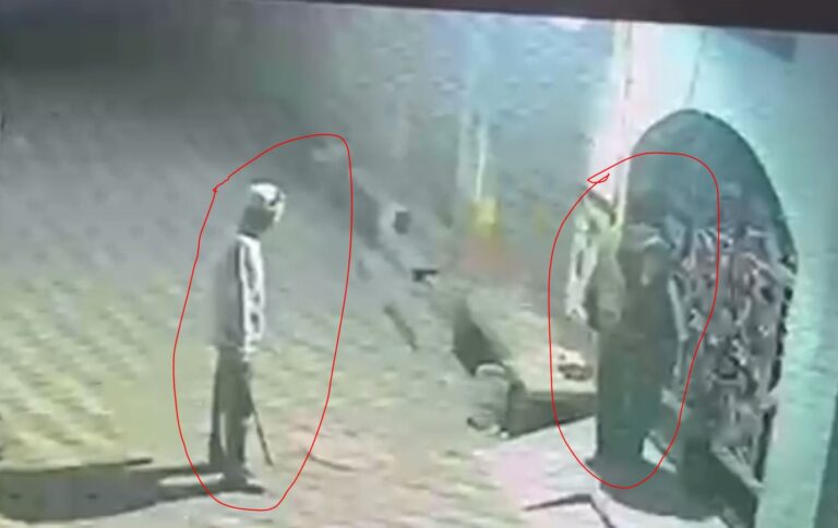 ਬਟਾਲਾ ’ਚ ਬੇਖੌਫ ਚੋਰਾਂ ਨੇ ਲੋਕਾਂ ਦੀ ਉਡਾਈ ਨੀਂਦ/ ਦੂਜੀ ਵਾਰ ਮੁਹੱਲੇ ਨੂੰ ਨਿਸ਼ਾਨਾ ਬਣਾਉਣ ਦੀ ਕੋਸ਼ਿਸ਼/ ਖੜਾਕ ਸੁਣ ਕੇ ਭੱਜਣ ਦੀਆਂ ਤਸਵੀਰਾਂ ਵਾਇਰਲ