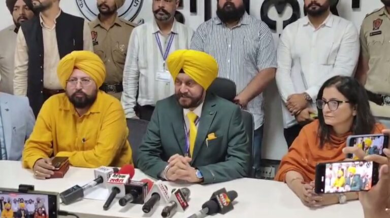 ਫਾਜਿਲਕਾ ’ਚ ਮਨੁੱਖੀ ਅਧਿਕਾਰ ਕਮਿਸ਼ਨ ਦੀ ਸਰਗਰਮੀ/ ਅਧਿਕਾਰਾਂ ਦੀ ਰੱਖਿਆ ਲਈ ਬਣਨਗੇ ਕੋਰ ਗਰੁੱਪ/ ਸ਼ਿਕਾਇਤਾਂ ਲਈ ਵਟਸਐਪ ਨੰਬਰ ਜਾਰੀ