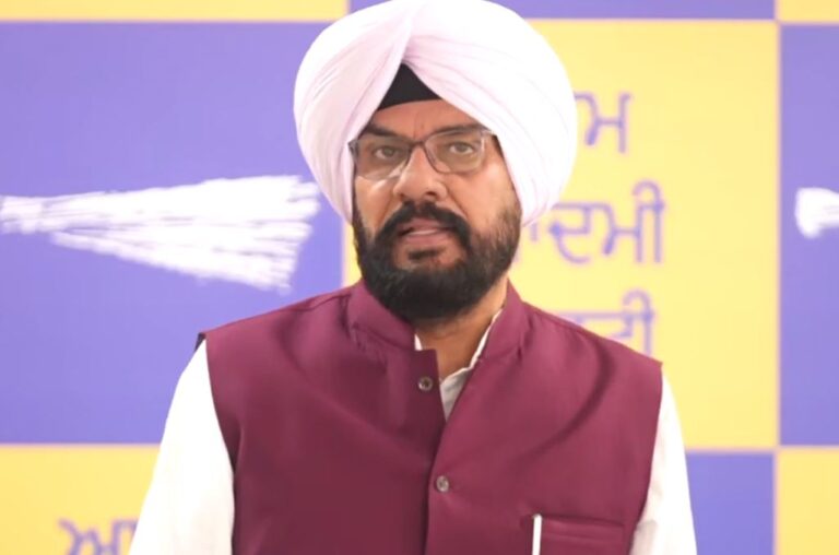 ਕੁਲਦੀਪ ਧਾਲੀਵਾਲ ਦਾ ਸੁਖਬੀਰ ਬਾਦਲ ਵੱਲ ਨਿਸ਼ਾਨਾ/ ਅਕਾਲੀ ਦਲ ਦੇ ਸੁਖਬੀਰ ਮਾਡਲ ’ਤੇ ਚੁੱਕੇ ਸਵਾਲ/ ਦਾਗੀ ਪਿਛੋਕੜ ਵਾਲਿਆਂ ਅੱਗੇ ਲਿਆਉਣ ਦੇ ਇਲਜ਼ਾਮ