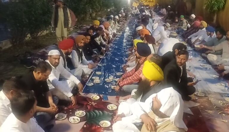 ਫਤਹਿਗੜ੍ਹ ਸਾਹਿਬ ਦੇ ਬੱਚਤ ਭਵਨ ’ਚ ਇਫਤਾਰ ਪਾਰਟੀ/ ਹਲਕਾ ਵਿਧਾਇਕ ਸਮੇਤ ਕਈ ਆਗੂ ਰਹੇ ਮੌਜੂਦ