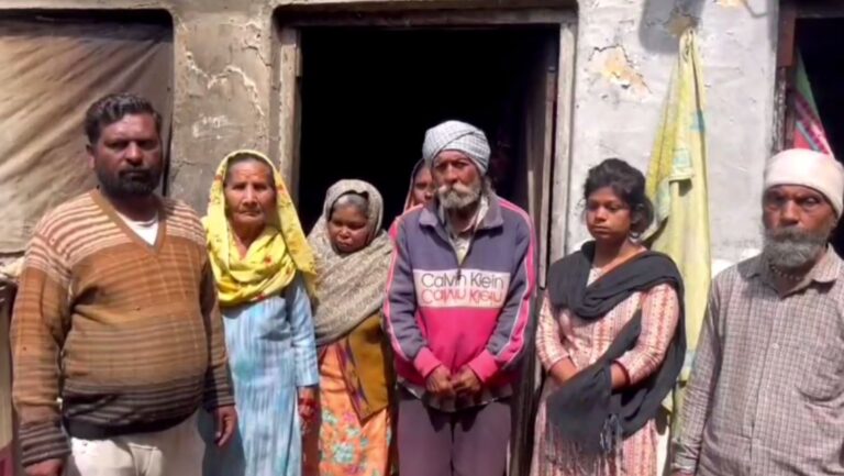 ਗੁਰਦਾਸਪੁਰ ’ਚ ਚੋਰਾਂ ਵੱਲੋਂ ਗਰੀਬ ਦਾ ਈ-ਰਿਕਸ਼ਾ ਚੋਰੀ/ ਕਿਸ਼ਤਾਂ ’ਤੇ ਲਿਆ ਈ-ਰਿਕਸ਼ਾ/ ਪੀੜਤ ਪਰਿਵਾਰ ਨੇ ਮਦਦ ਲਈ ਕੀਤੀ ਅਪੀਲ