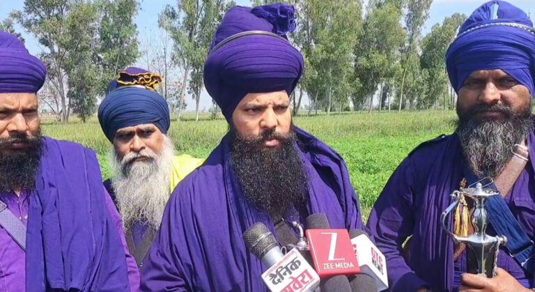 ਅਬੋਹਰ ਦੇ ਹੋਟਲ ’ਚ ਨਿਹੰਗ ਸਿੰਘਾਂ ਦੀ ਰੇਡ ਦਾ ਮਾਮਲਾ/ ਨਿਹੰਗ ਸਿੰਘਾਂ ਨੇ ਖੁਦ ਦੇ ਲੱਗੇ ਦੋਸ਼ਾਂ ਨੂੰ ਲੈ ਕੇ ਦਿੱਤੀ ਸਫਾਈ/ ਪਿਸਟਲ ਤੇ ਪੈਸੇ ਮੰਗਣ ਦੇ ਸਬੂਤ ਦੇਣ ਦੀ ਦਿੱਤੀ ਚੁਨੌਤੀ