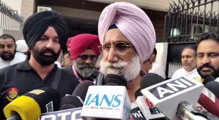 ਸਾਂਸਦ ਸੁਖਜਿੰਦਰ ਰੰਧਾਵਾ ਦੀ ਪੀੜਤ ਪਰਿਵਾਰ ਨਾਲ ਮੁਲਾਕਾਤ/ ਪਰਿਵਾਰ ਨਾਲ ਸਾਂਝਾ ਕੀਤਾ ਦੁੱਖ/ ਮੁਸ਼ਕਲ ਘੜੀ ’ਚ ਸਾਥ ਦਾ ਦਿੱਤਾ ਭਰੋਸਾ